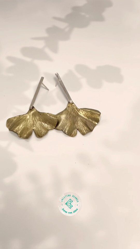 Porque no todos los días te sientes igual…
Para cada mood, unos pendientes distintos.
Descubre estas piezas únicas en nuestra tienda — si te ha gustado alguno, escríbenos por DM y consíguelo 🧚🏽‍♀️ o vente al taller y crea con tus manos, unos pendientes a tu estilo.

#joyasconalma #tallerjoyeriagracia